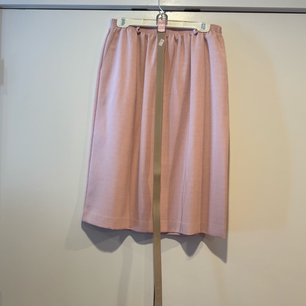 Women’s Size 16 Elegant Pink Skirt with Belt by Alfred Dunner